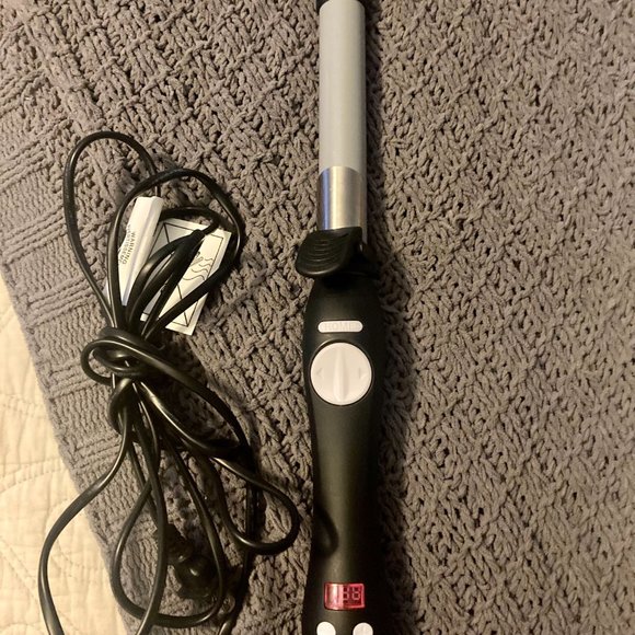 Beachwaver S1 Dual Voltage Ceramic Rotating Curling Iron - Picture 2 of 5